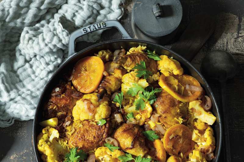 Seasoned chicken with rice and cauliflower