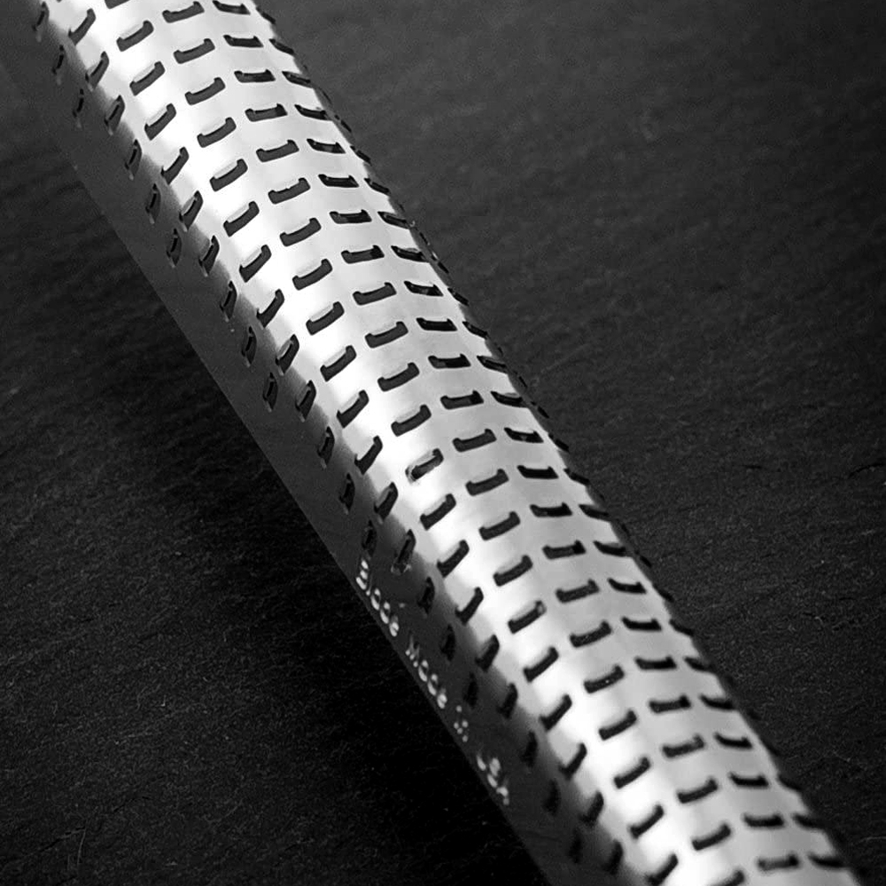 Prieskonių trintuvė PREMIUM CLASSIC, juoda, Microplane