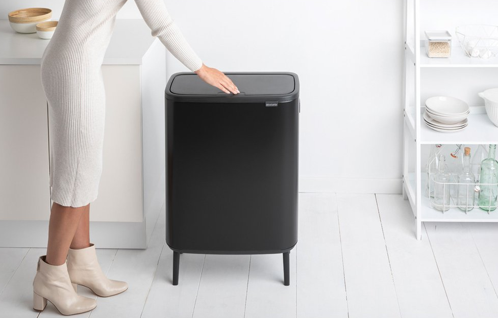 Sensorinė šiukšliadėžė BO HI 60 l, juoda, Brabantia