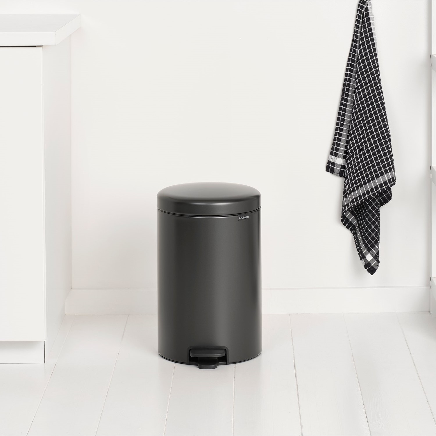 Šiukšliadėžė su pedalu NEWICON 20 l, pilkos spalvos, plienas, Brabantia
