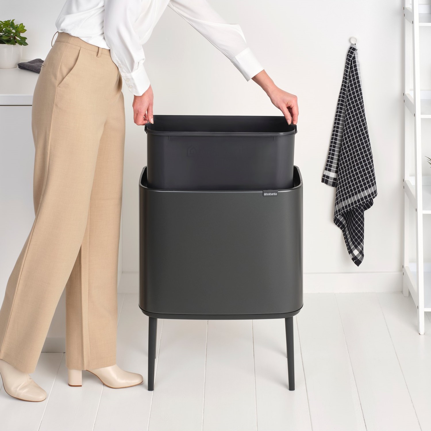 Sensorinė šiukšliadėžė BO TOUCH BIN 36 l, pilkos spalvos, plienas, Brabantia