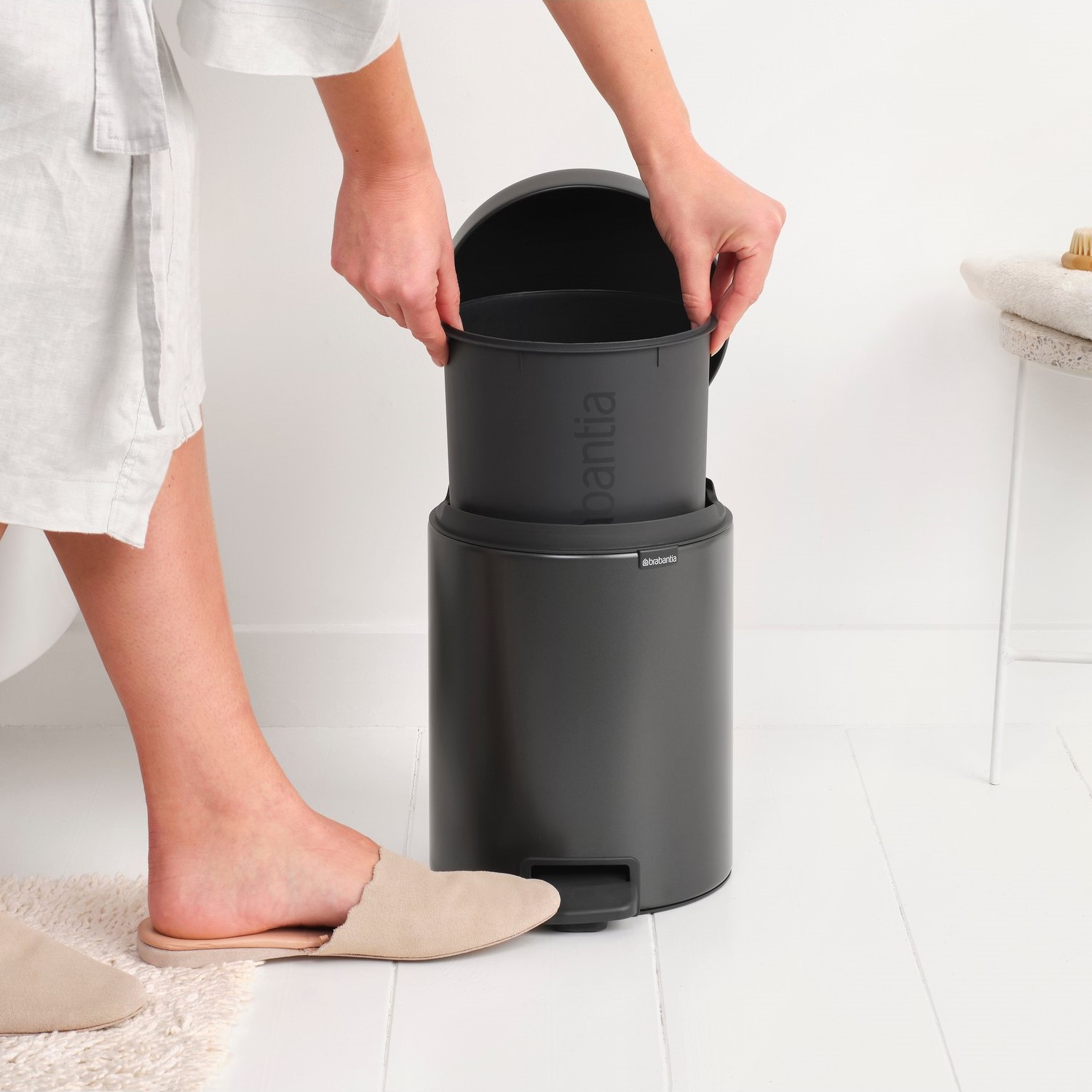 Šiukšliadėžė su pedalu NEWICON 5 l, ryškiai pilkos spalvos, plienas, Brabantia