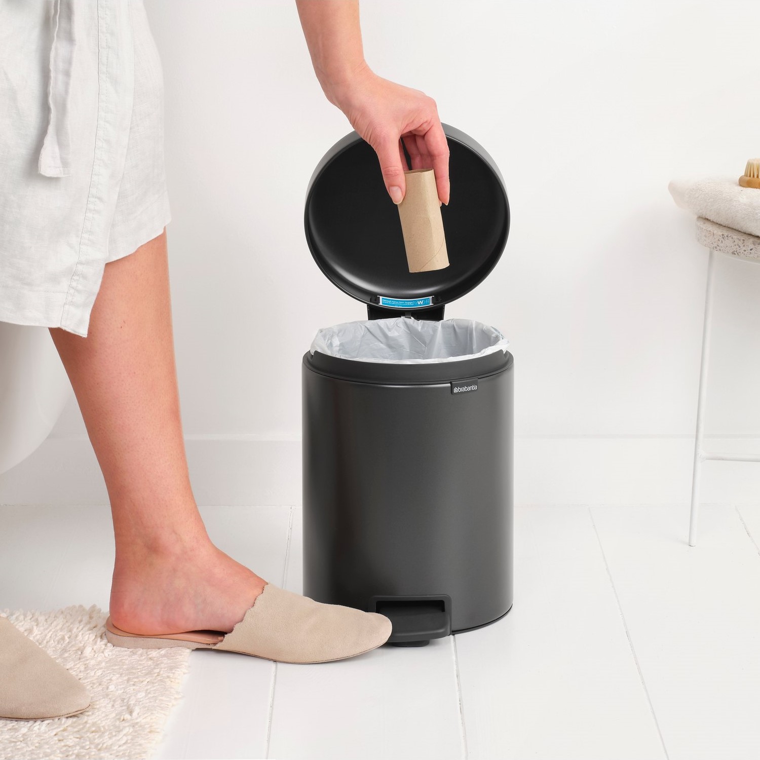 Šiukšliadėžė su pedalu NEWICON 5 l, ryškiai pilkos spalvos, plienas, Brabantia