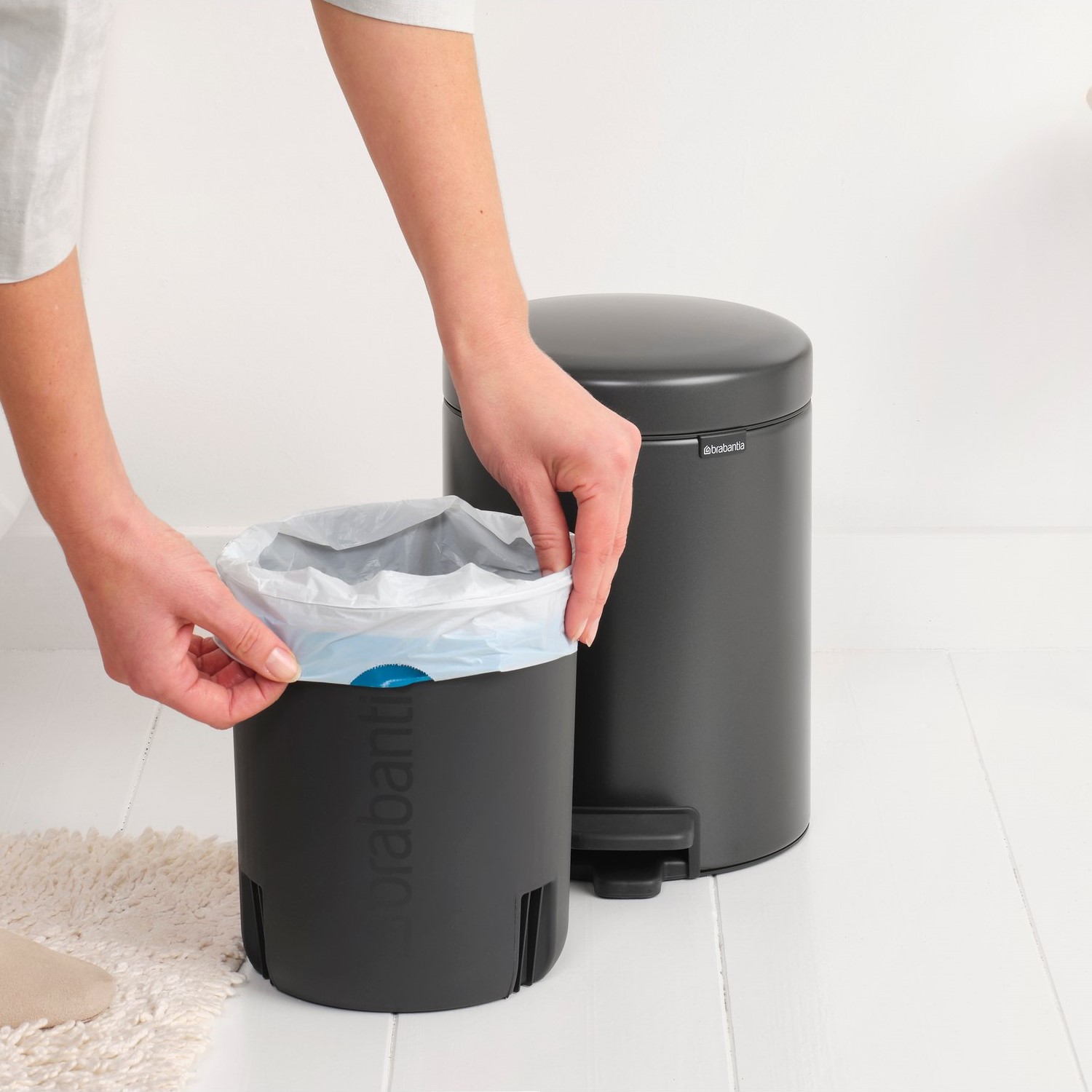 Šiukšliadėžė su pedalu NEWICON 5 l, ryškiai pilkos spalvos, plienas, Brabantia