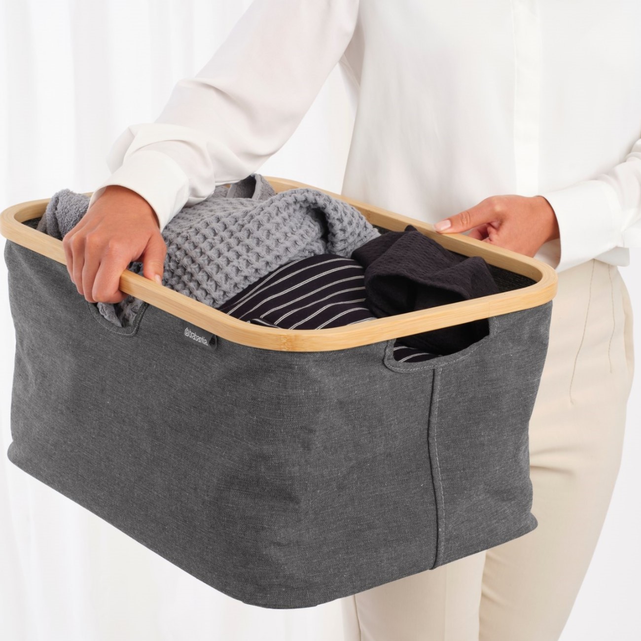 Skalbinių krepšys 40 l, juodųjų pipirų spalvos, audinys, Brabantia