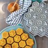 Pyragų forma HONEYCOMB, aukso spalvos, Nordic Ware
