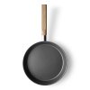 Keptuvė nelipnia danga NORDIC KITCHEN 24 cm, su medine rankena, nerūdijantis plienas, Eva Solo