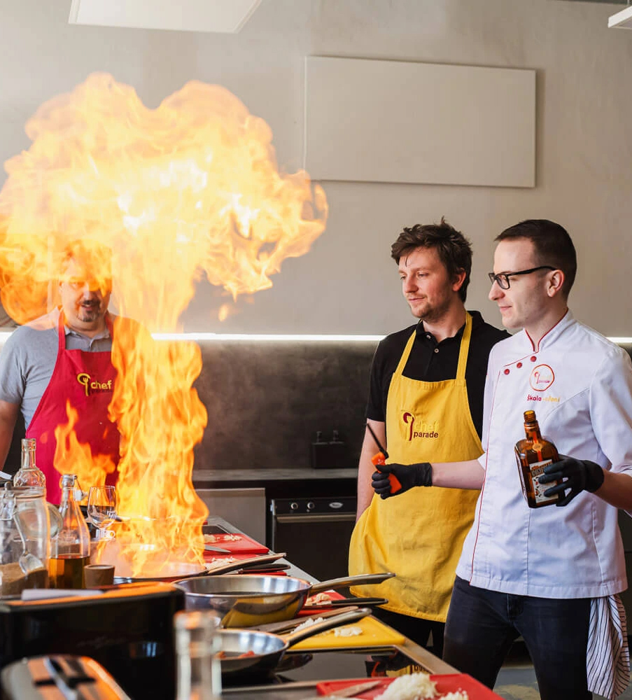 Flambēšanas pannas: kādu materiālu izvēlēties un kā pareizi flambēt?