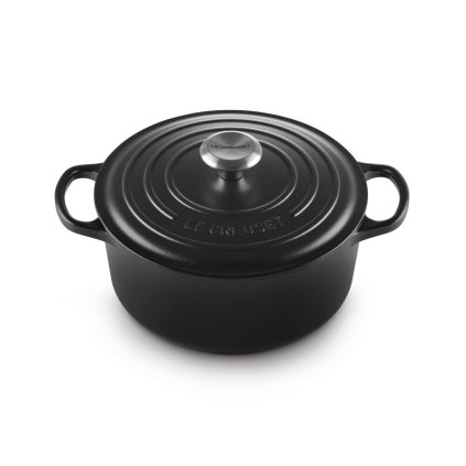 224781 kastrol signature 24 cm 4 2 l satin black litina le creuset
