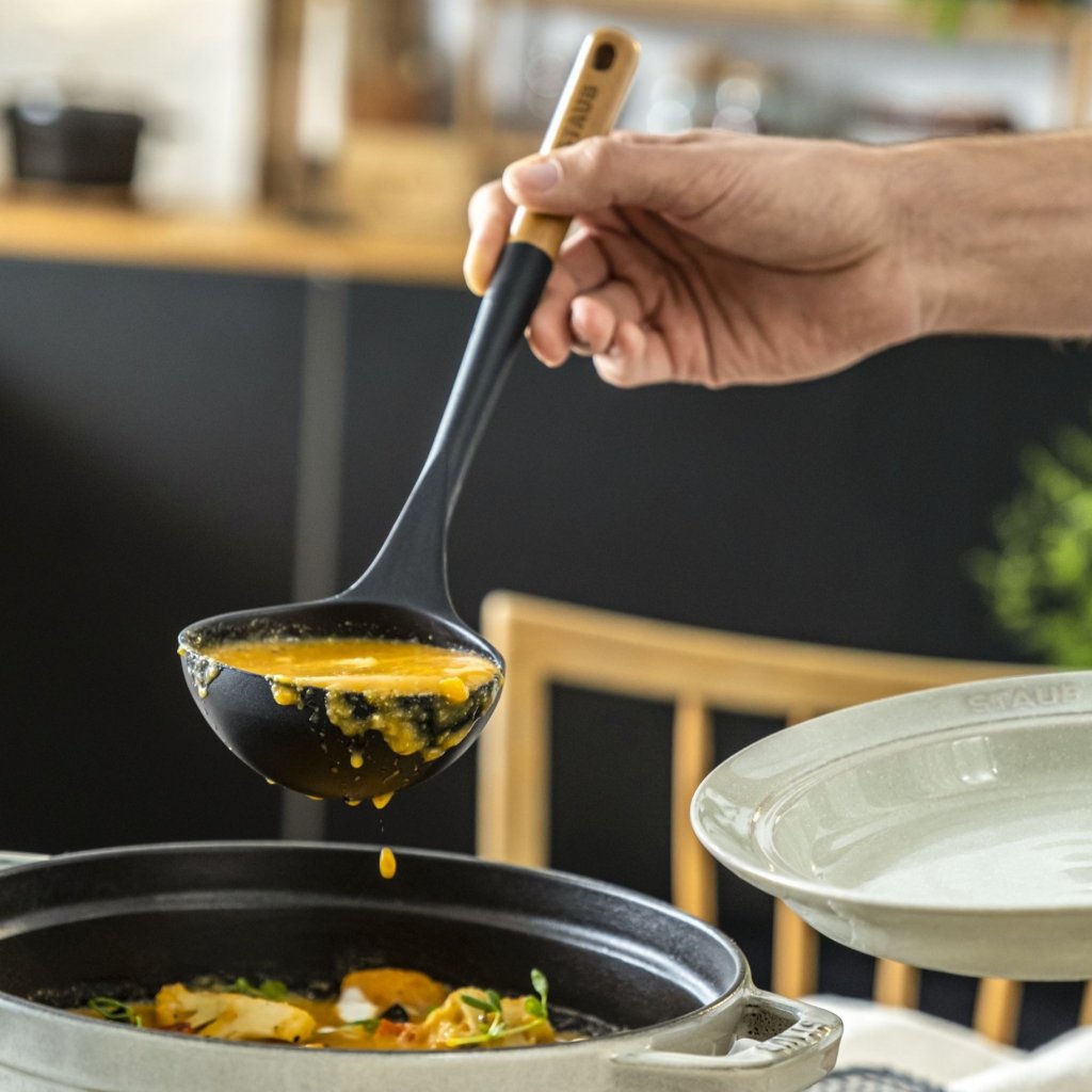 Concha 31 cm, cor castanha, silicone, Staub