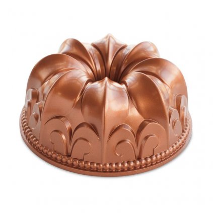Formă pentru prăjitură tip Bundt cu design de crini, Fleur De Nov Bundt®, Nordic Ware, culoare caramel