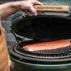 Grătar cu cărbune M 38 cm, + masă mobilă + ConvEGGtor + greblă, Big Green Egg