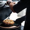 Grătar cu cărbune M 38 cm, + masă mobilă + ConvEGGtor + greblă, Big Green Egg