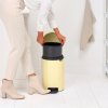 Coș de gunoi cu pedală NEWICON 12 l, galben deschis, oțel, Brabantia