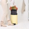 Coș de gunoi cu pedală NEWICON 20 l, galben deschis, oțel, Brabantia