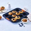 224256 2 forma na muffiny 30 x 23 cm cerna ocel le creuset