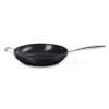 224238 neprilnava panev essential 30 x 6 5 cm cerna hlinik le creuset