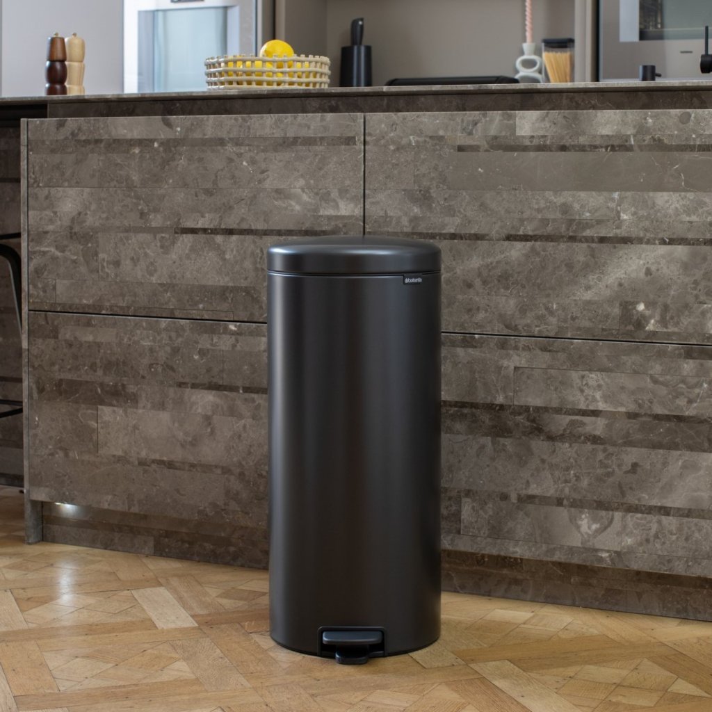 Koš za smeti s pedalom NEWICON, 30 l, močna siva, jeklo, Brabantia
