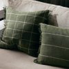 216818 1 dekoracni polstar calm 50 x 50 cm olivova bavlna len ferm living