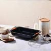 223215 4 forma na kolac 33 x 25 cm cerna ocel le creuset