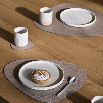 Untersetzer CURVE HIPPO 11 x 13 cm, warm grau, leder, LIND DNA