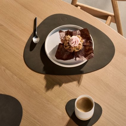 Tischset CURVE NUPO 37 x 44 cm, dunkel braun, leder, LIND DNA