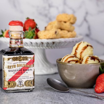 Balsamico Essig 5 GOLD MEDALS CUBICA 250 ml, Giusti