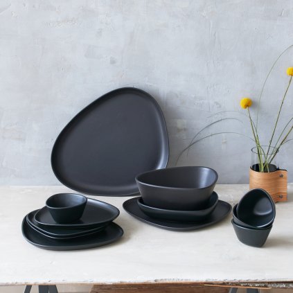 Teller tief KURVE 22 cm, schwarz, steingut, LIND DNA