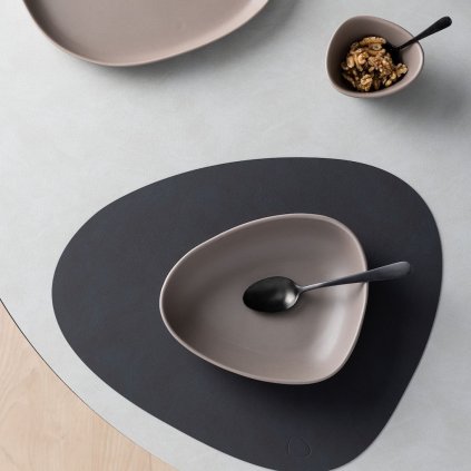 Teller tief KURVE 22 cm, warm grau, steingut, LIND DNA