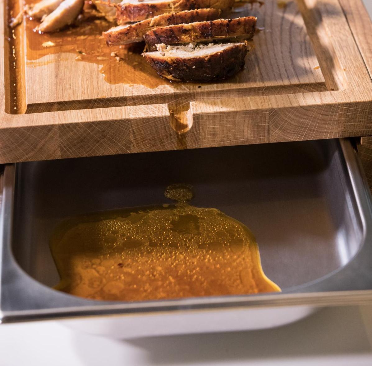 Schneidebrett ONE LONG GRAIN 45 x 33 cm, mit Schublade, Eichenholz, Jack & Lucy