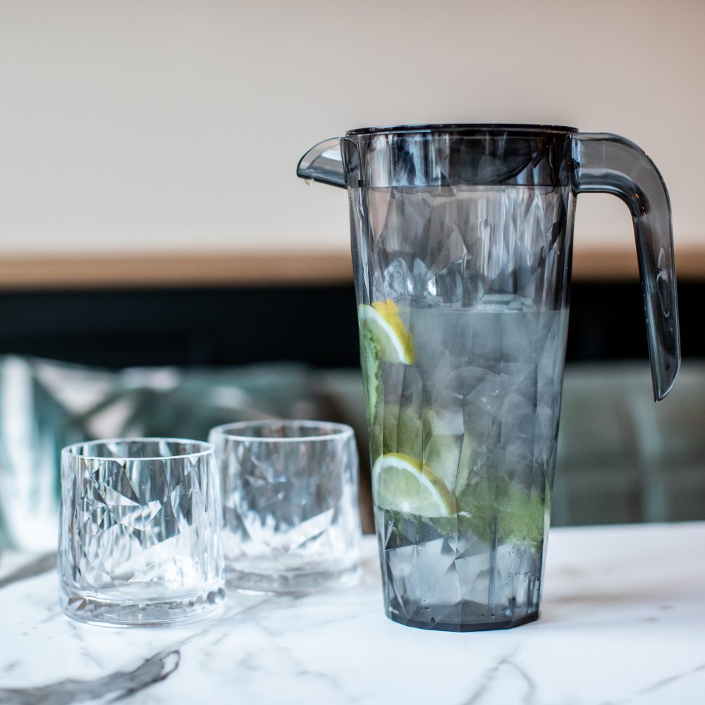 Krug SUPERGLASS CLUB Koziol 1,5 l, unzerbrechlich, transparent, grau