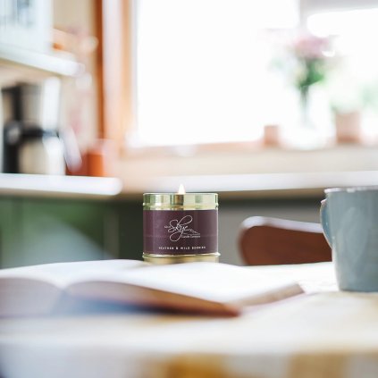 Lõhnaküünal HEATHER & WILD BERRIES, põlemisaeg 45 tundi, reisipakk, Isle of Skye Candle Comp