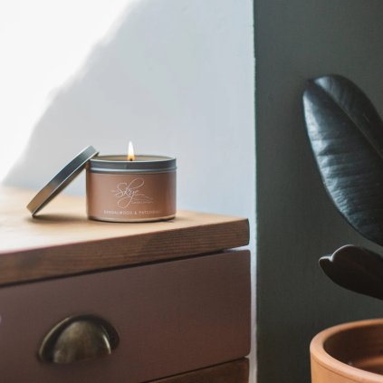 Lõhnaküünal SANDALWOOD & PATCHOULI, põlemisaeg 30 tundi, reisipakk, Isle of Skye Candle Comp