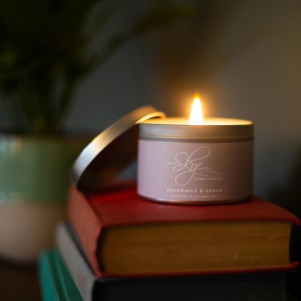 Lõhnaküünal CHAMOMILE & CEDAR, põlemisaeg 30 tundi, reisipakk, Isle of Skye Candle Company