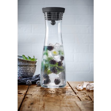 Vattenkaraff BASIC 1 l, med svart lock, WMF