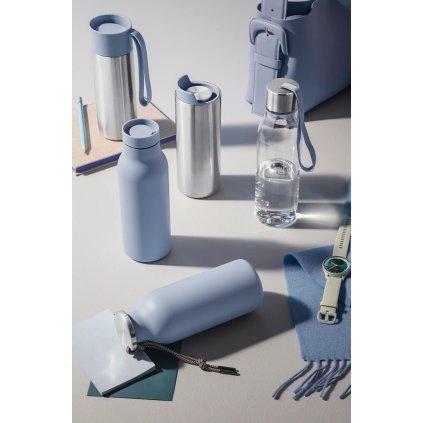 Vattenflaska 500 ml, blå rem, plast, Eva Solo