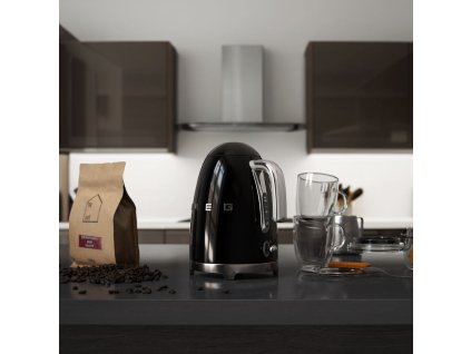 Elektrisk vattenkokare KLF03BLEU 1,7 l, svart, Smeg