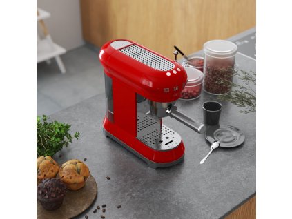 Halvautomatisk kaffemaskin ECF01RDEU, röd, Smeg