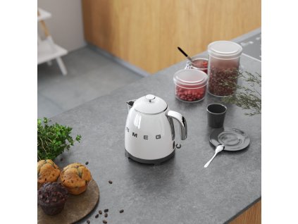 Elektrisk vattenkokare 50'S STYLE MINI KLF05WHEU, 800 ml, vit, Smeg