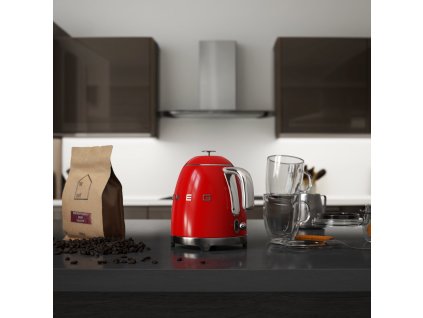 Elektrisk vattenkokare 50'S STYLE MINI KLF05RDEU, 800 ml, röd, Smeg