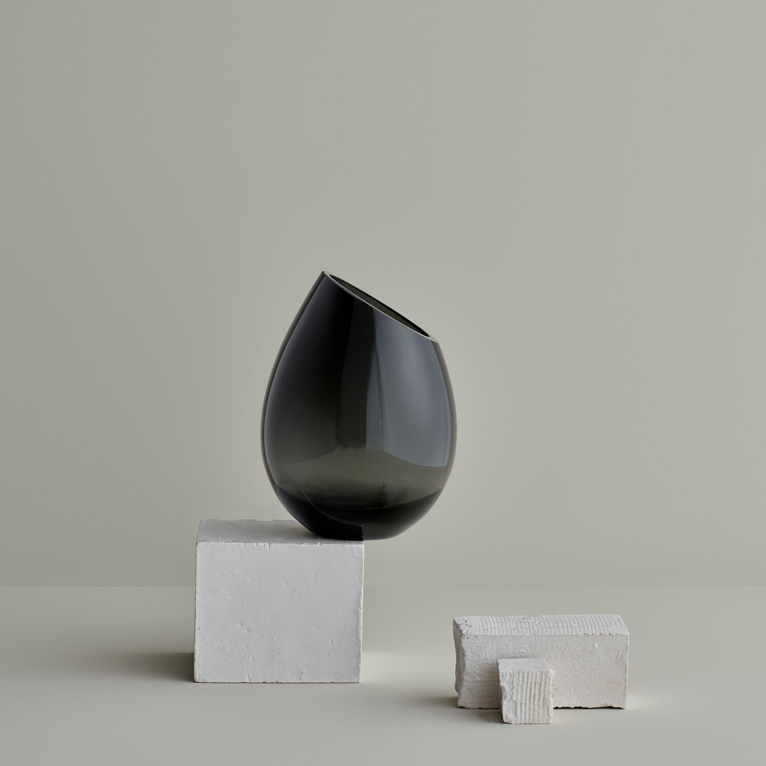 Vas DROP 16,5 cm, rökigt glas ,Blomus