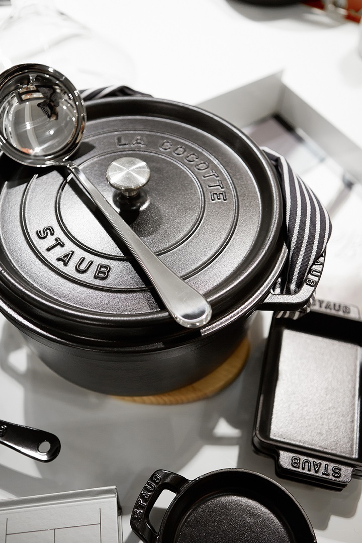 Gryta COCOTTE 26 cm, med ångkokare, basilika, gjutjärn, Staub