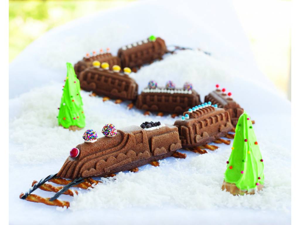 Tårtform TRAIN, 9 formar, guld, Nordic Ware