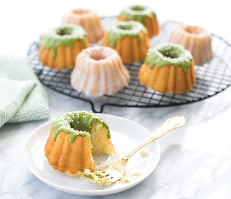 Tårtform ANNIVERSARY BUNDLETTE BUNDT, för 6 bakelser, guld, Nordic Ware