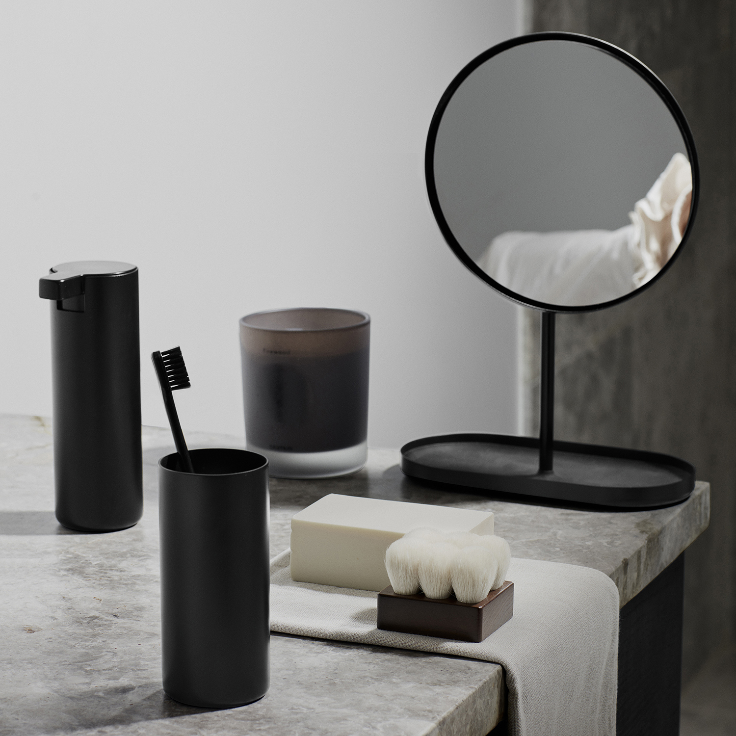 Tandborstmugg MODO, svart, Blomus