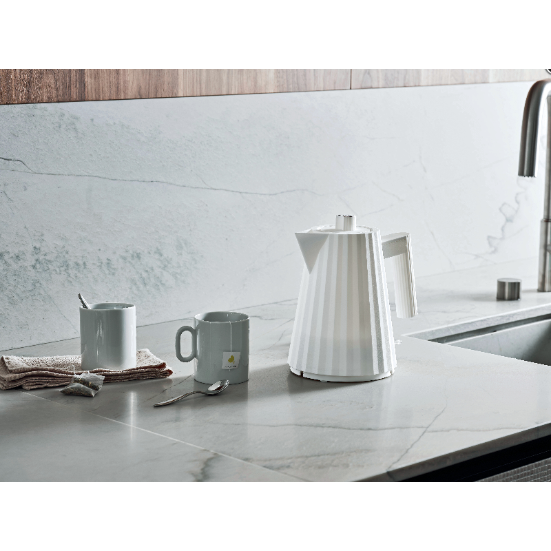 Elektrisk vattenkokare PLISSE 1 l, vit, Alessi