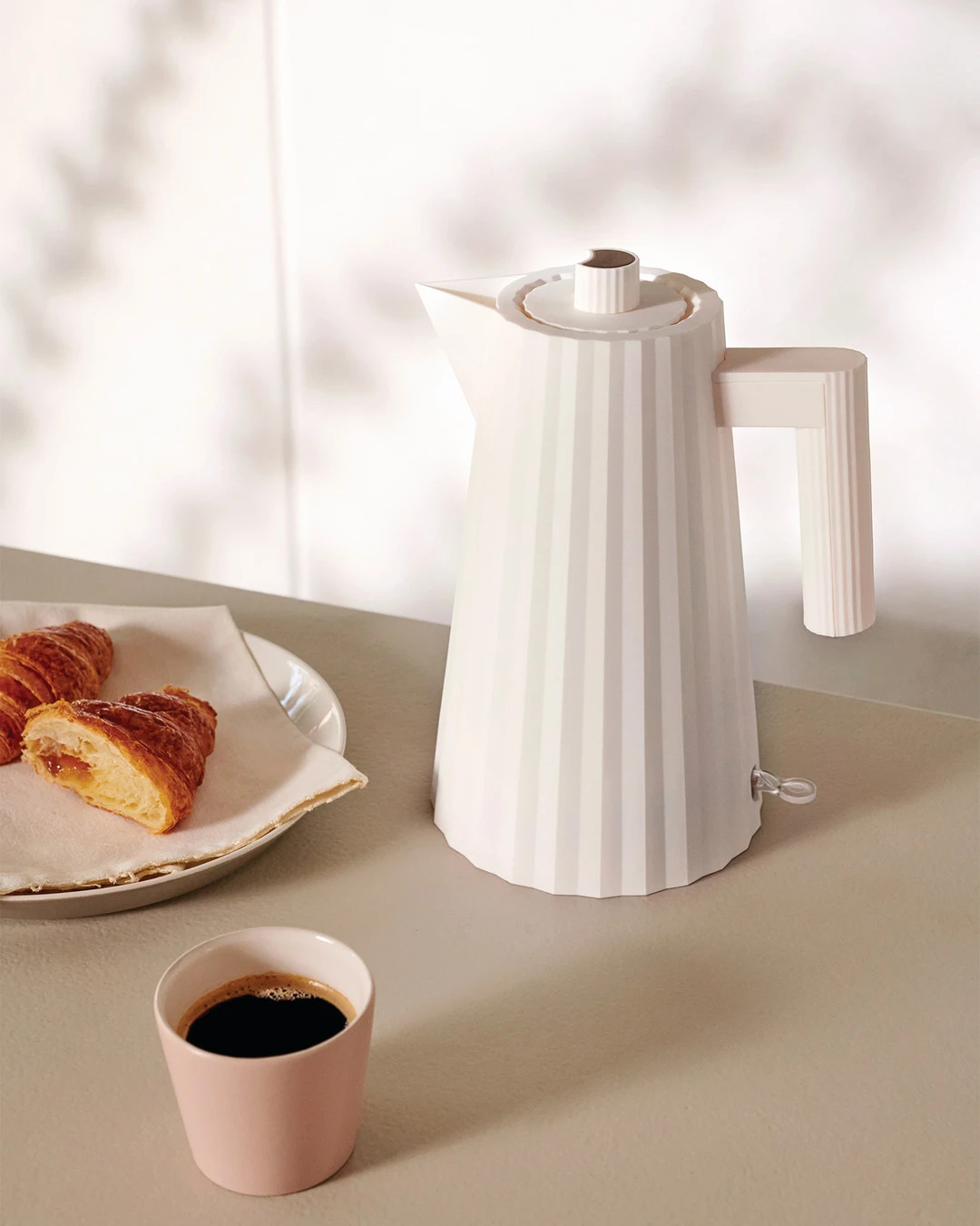 Elektrisk vattenkokare PLISSE 1 l, vit, Alessi