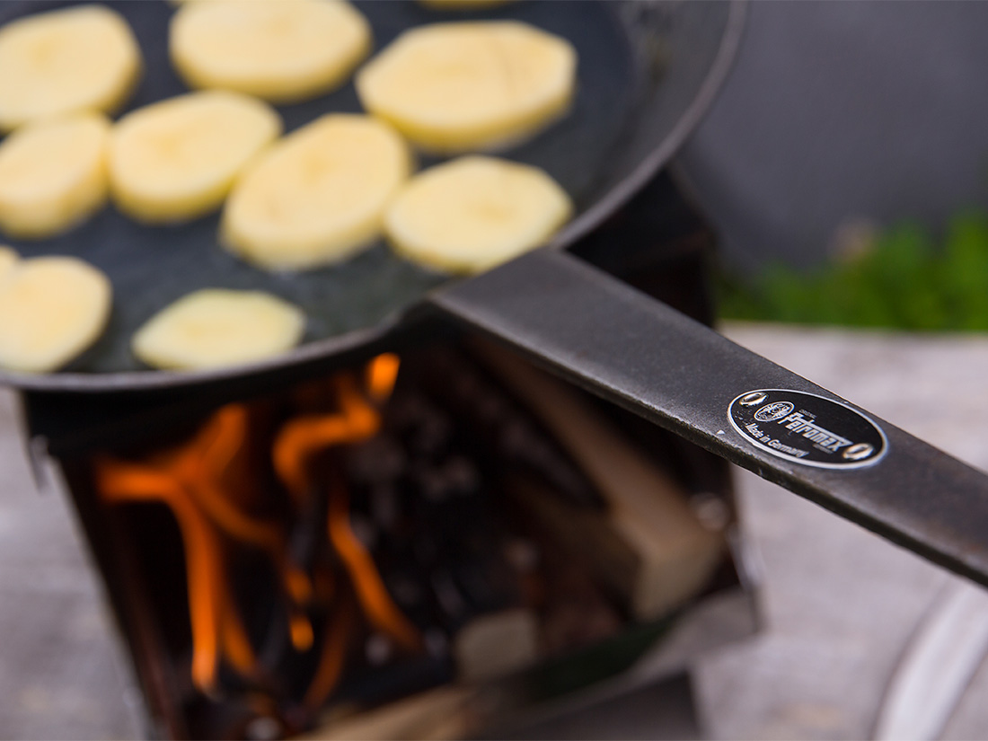 Stekpanna SP28 28 cm, induktion, matlagning utomhus, smidd stål, Petromax