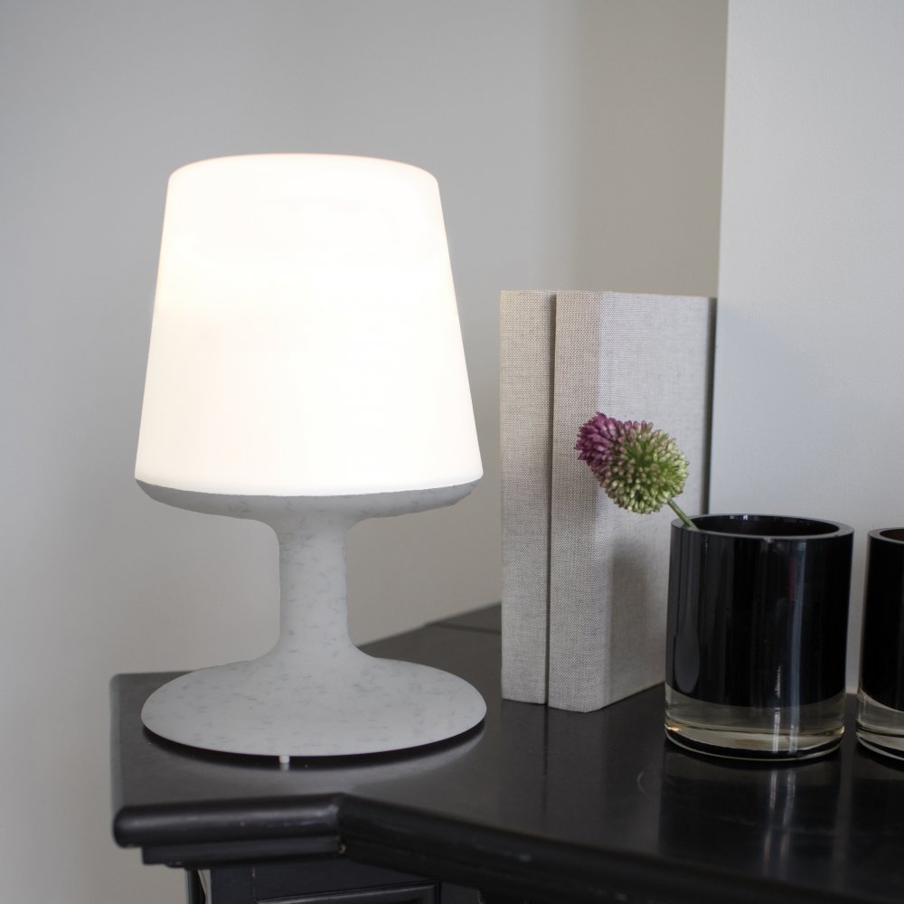 Bärbar bordslampa LIGHT TO GO, ekologisk grå, Koziol