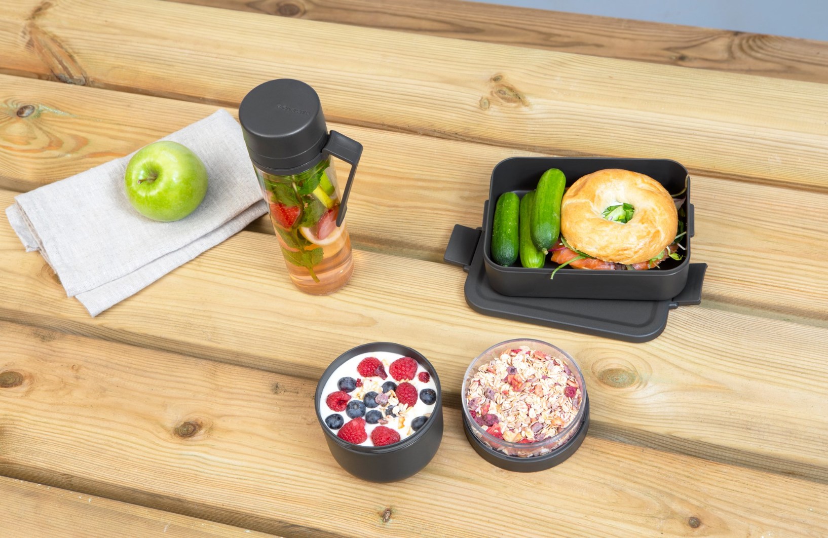 Matlåda, lunchburk och vattenflaska i set MAKE & TAKE mörkgrå, Brabantia